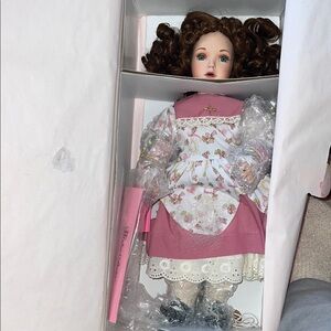 1994 Paradise Galleries Treasury Collection Musical Julie  In Box